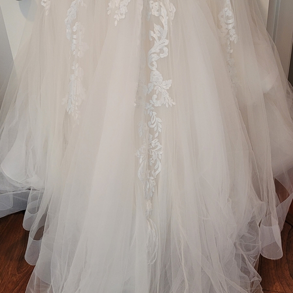 Wedding Dress - Picture 6 of 13